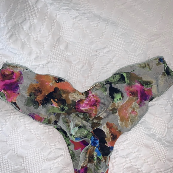 Boys and arrows cheeky bikini bottoms! - Picture 3 of 3